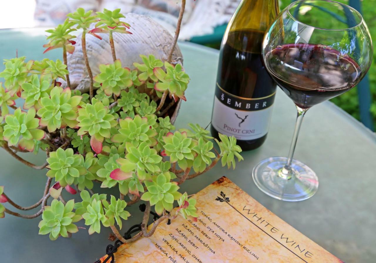 Wine Garden Rooms スクラーディン エクステリア 写真