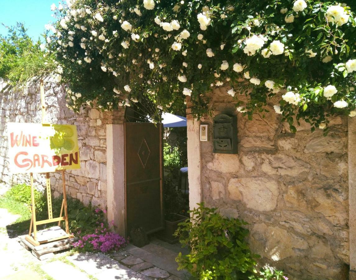 Wine Garden Rooms スクラーディン エクステリア 写真